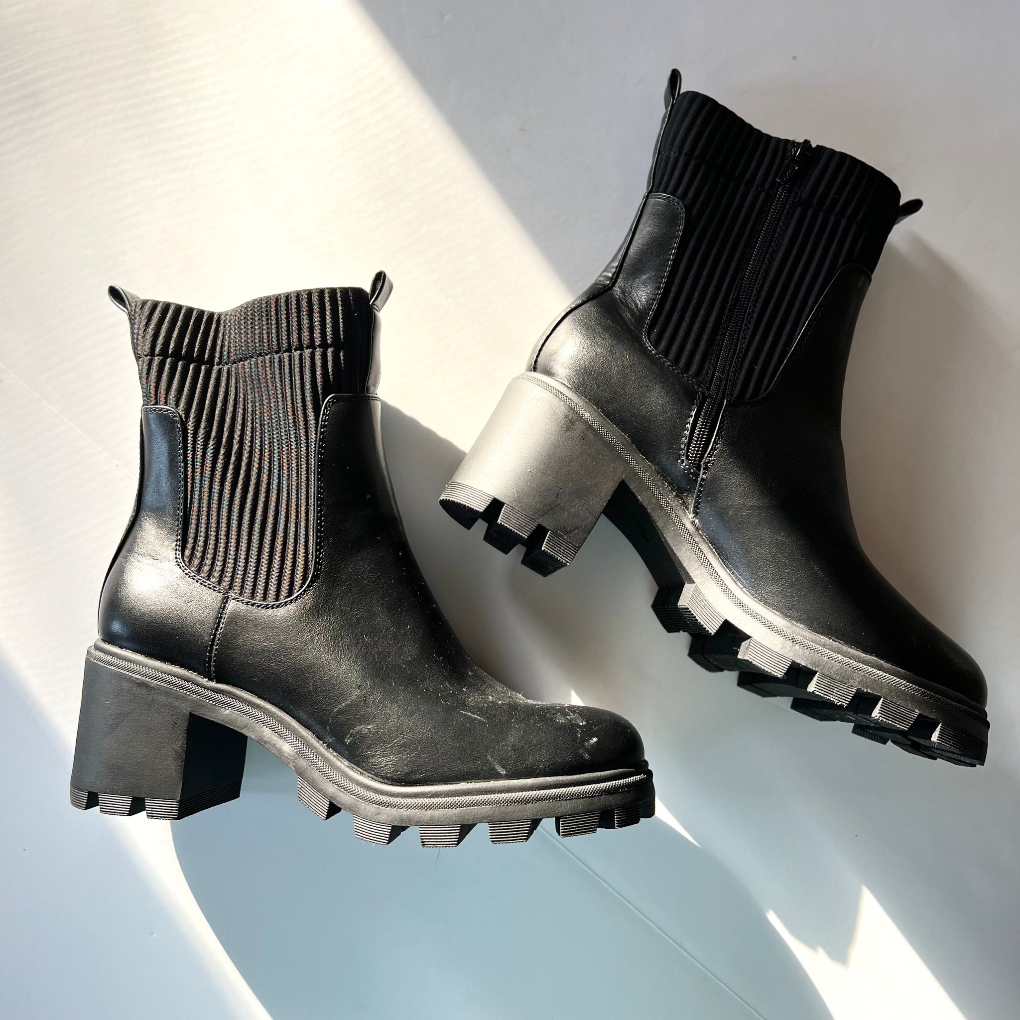 Chunky chelsea 2025 boots heel